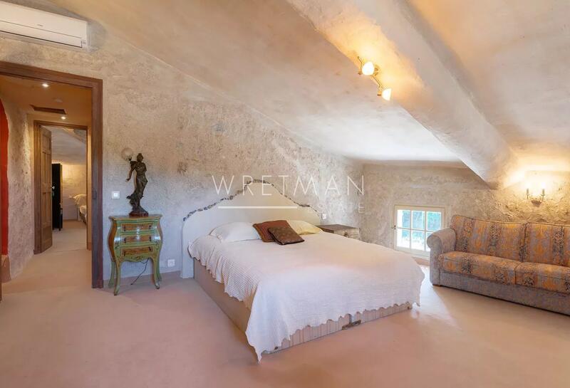 Propriété - 662 m² - 14 pièces