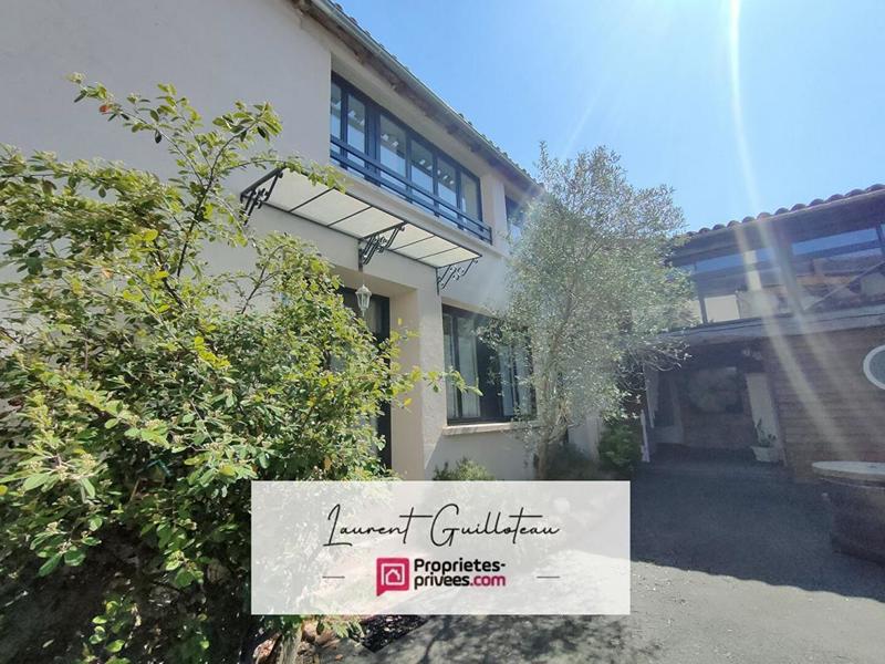 Maison - 373 m² - 20 pièces