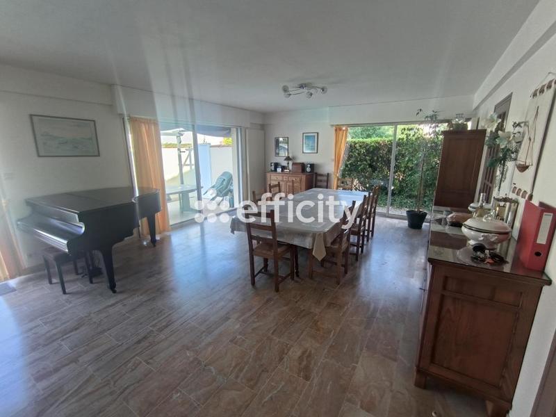 Maison - 213 m² - 9 pièces