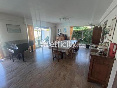 Maison - 213 m² - 9 pièces