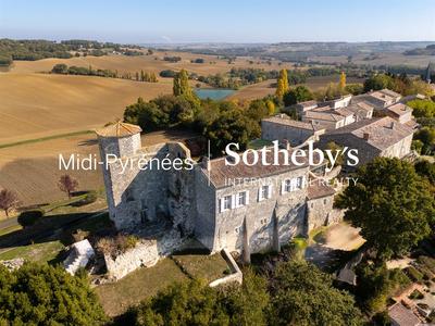 Château - 410 m² - 12 pièces