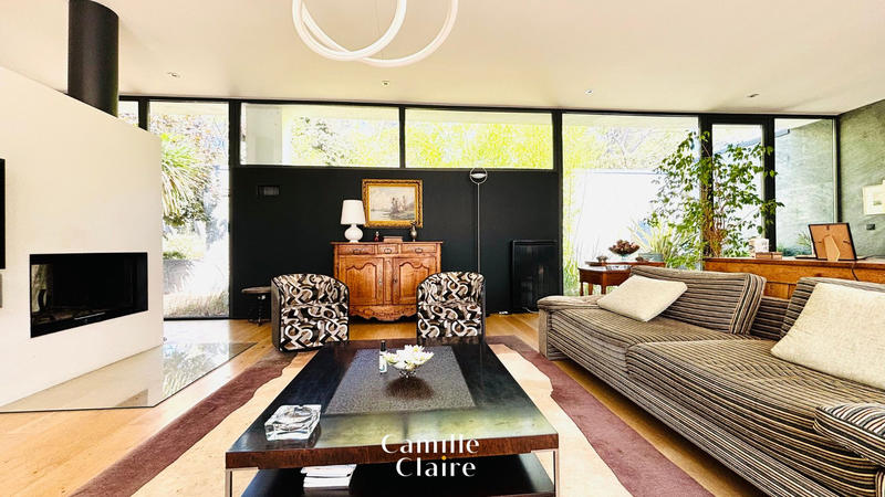 Maison - 240 m² - 5 pièces