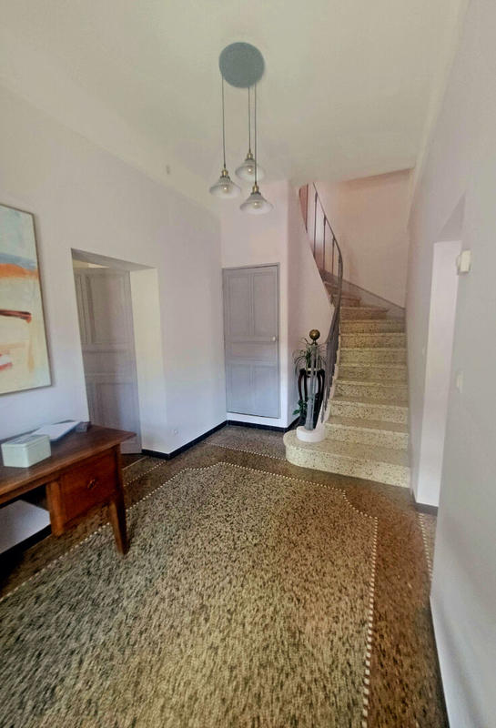 Maison - 250 m² - 6 pièces