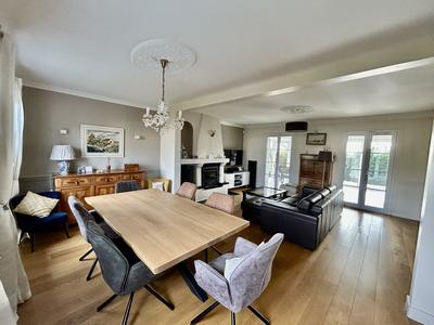 Maison traditionnelle - 150 m² - 8 pièces