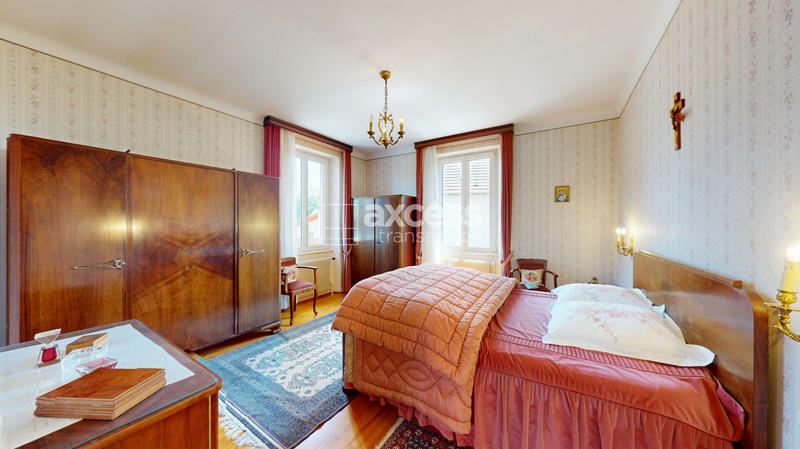 Maison - 234 m² - 10 pièces