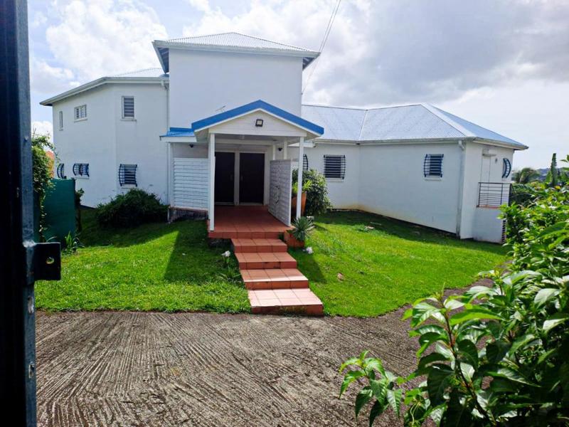 Maison - 200 m² - 6 pièces