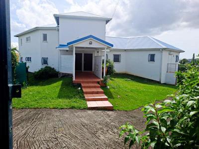 Maison - 200 m² - 6 pièces