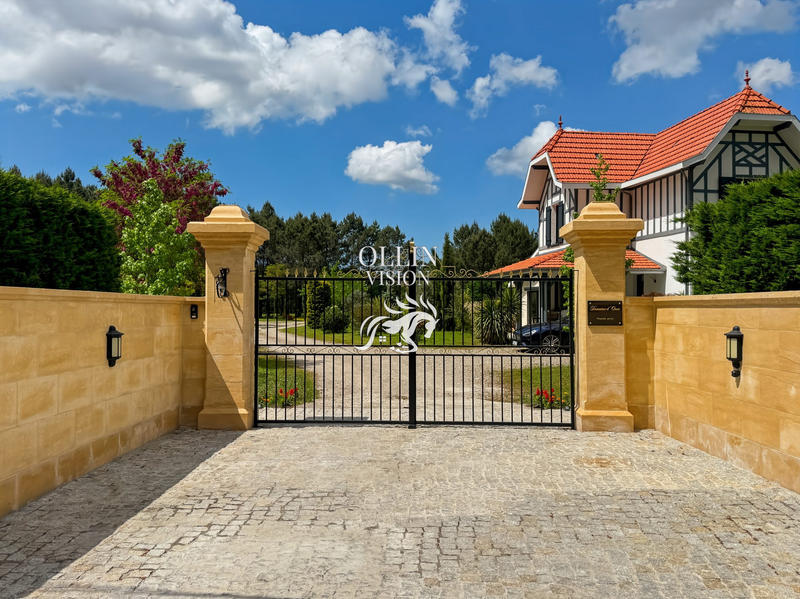 Maison - 203 m² - 7 pièces