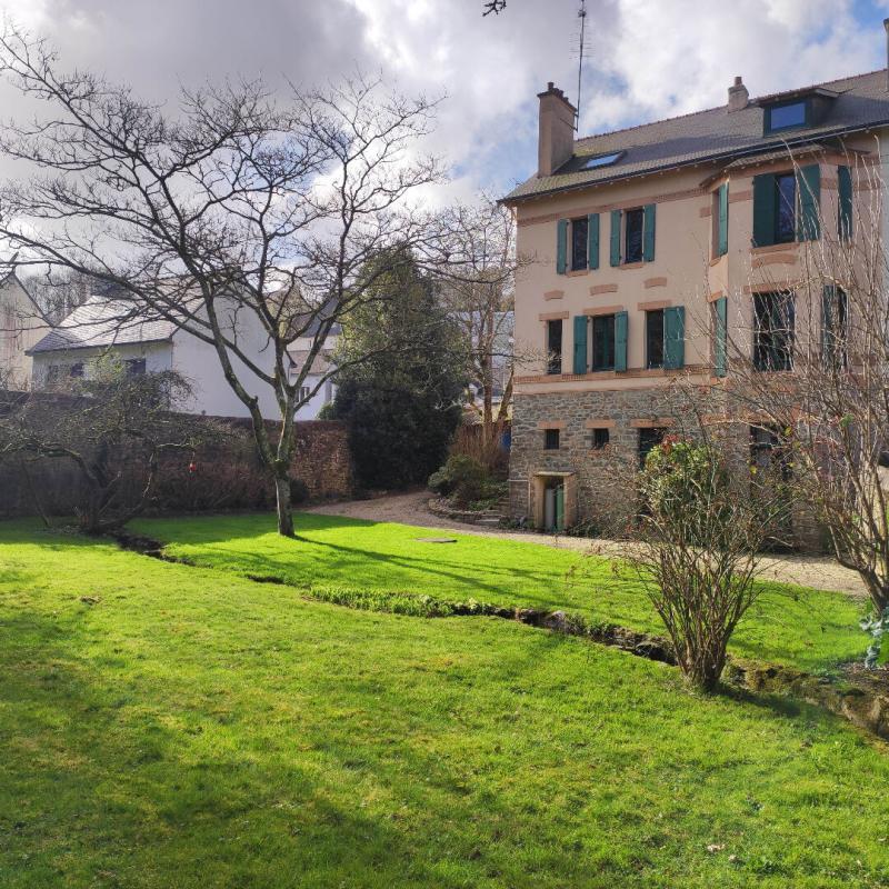 Demeure - 207 m² - 10 pièces