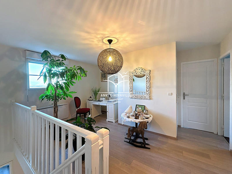 Villa - 219 m² - 8 pièces