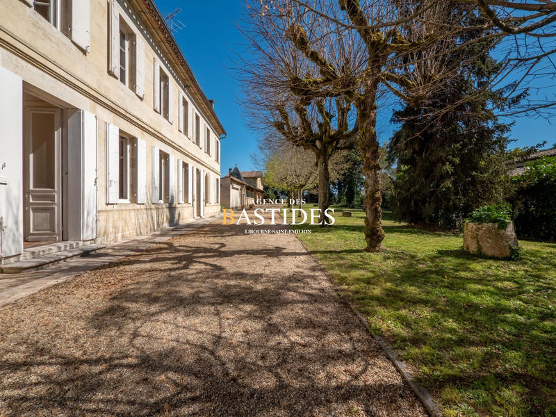 Maison - 474 m² - 9 pièces