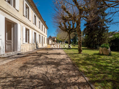 Maison - 474 m² - 9 pièces