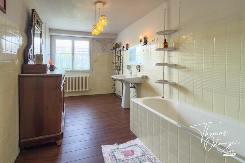 Maison - 600 m² - 15 pièces