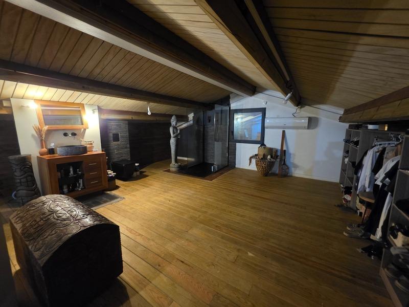 Villa - 180 m² - 9 pièces