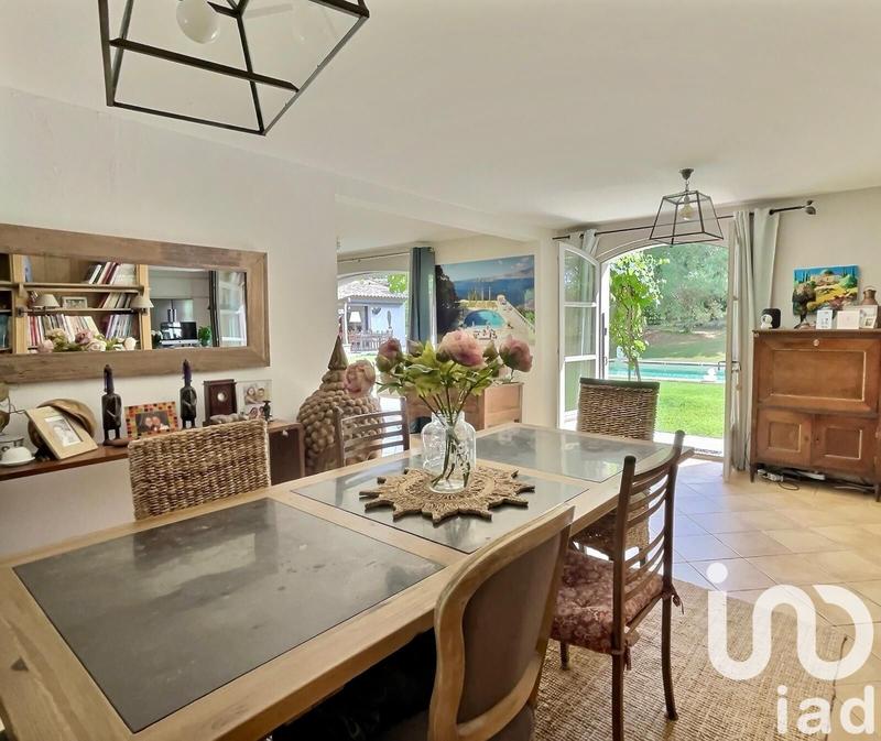 Maison - 332 m² - 10 pièces