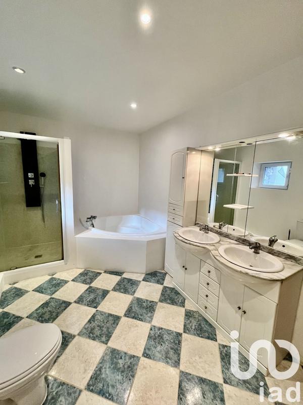 Maison - 215 m² - 6 pièces