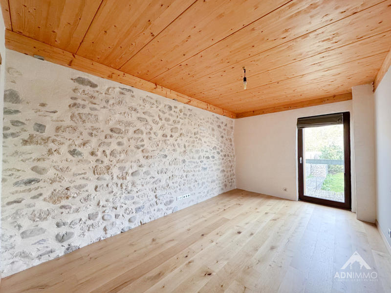 Maison - 225 m² - 7 pièces
