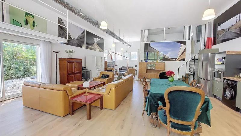 Maison - 300 m² - 11 pièces