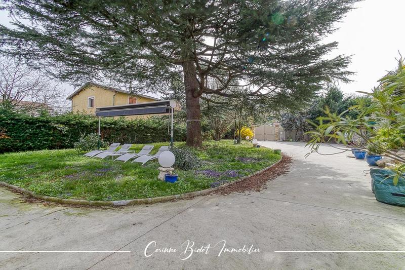 Villa - 320 m² - 8 pièces