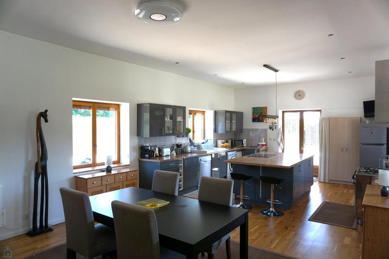 Maison - 90 m² - 3 pièces