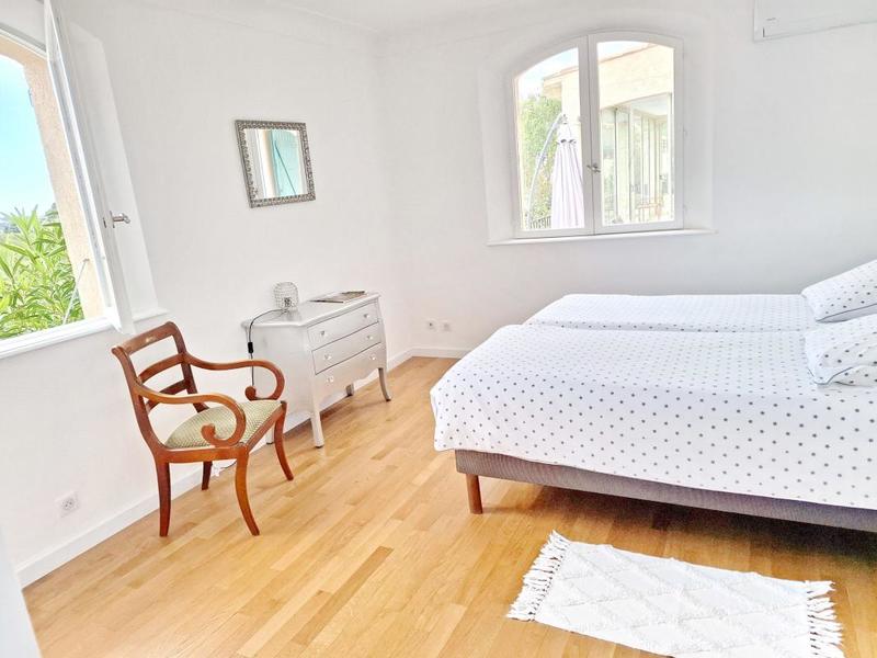 Villa - 270 m² - 6 pièces