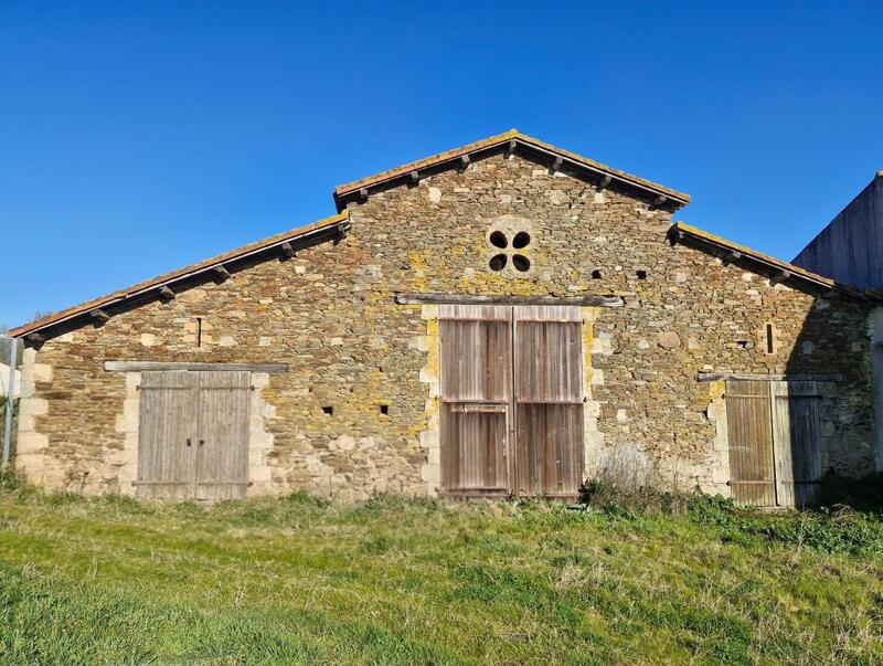 Maison - 260 m² - 1 pièce