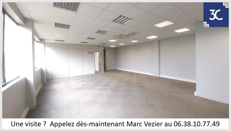 Entrepôt - 1 593 m²