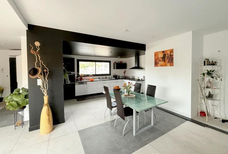 Maison - 192 m² - 6 pièces