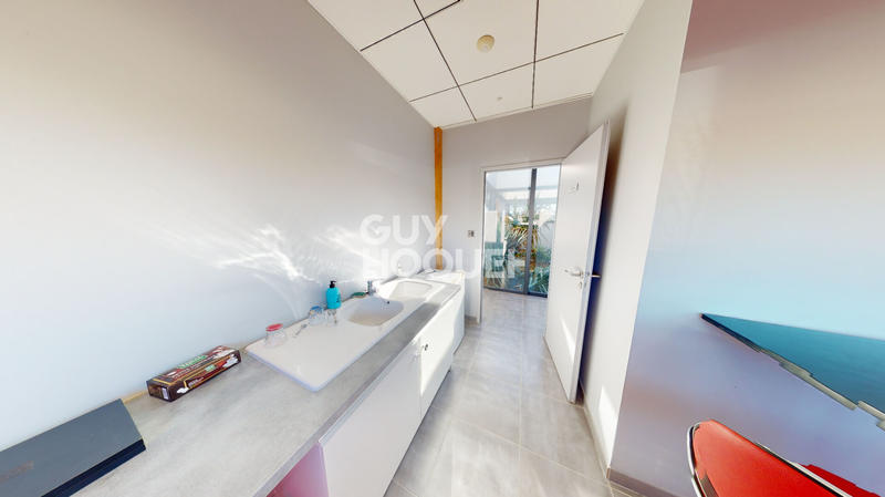 Local d'activité / Entrepôt - 121 m² - 7 pièces