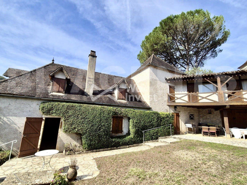 Maison - 257 m² - 11 pièces