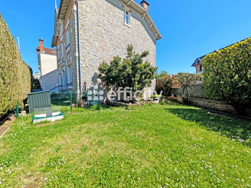 Maison - 248 m² - 9 pièces