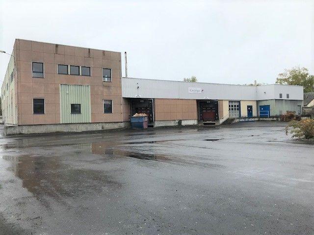 Local commercial - 4 000 m² - 20 pièces