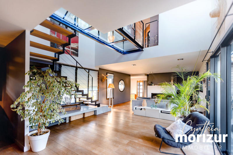 Maison - 251 m² - 7 pièces