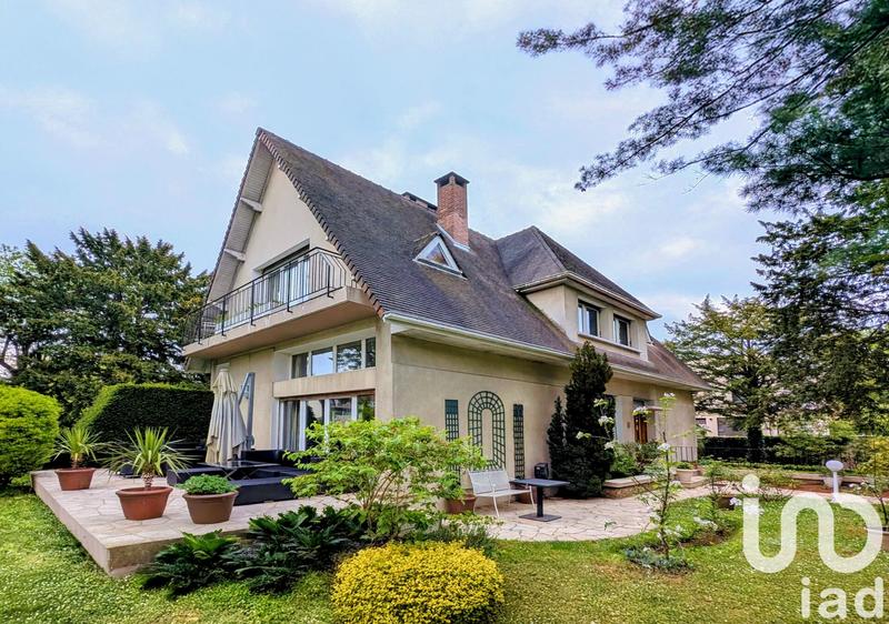 Maison - 238 m² - 10 pièces