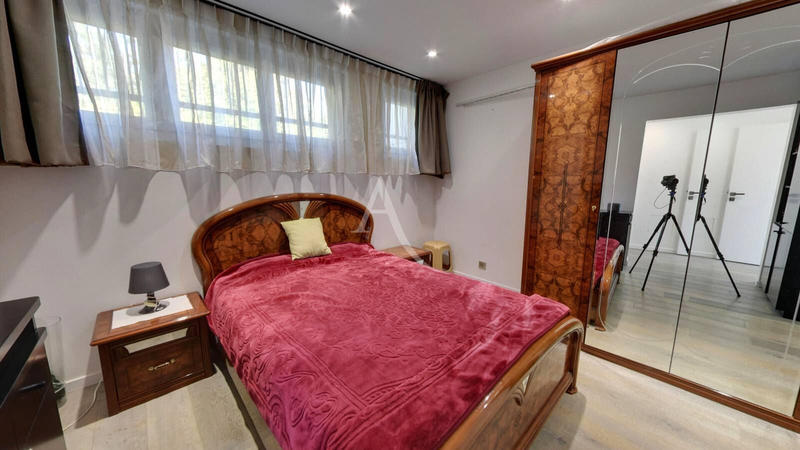 Maison - 255 m² - 7 pièces