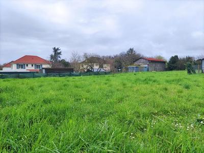 Terrain constructible - 1 885 m²