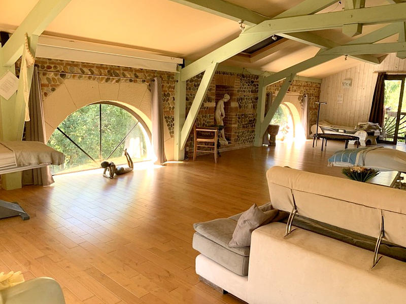 Maison - 420 m² - 18 pièces