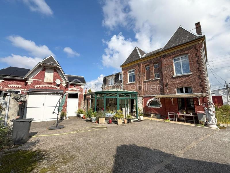 Maison - 230 m² - 7 pièces