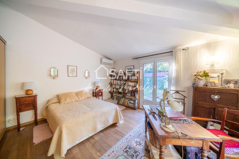 Maison - 240 m² - 6 pièces