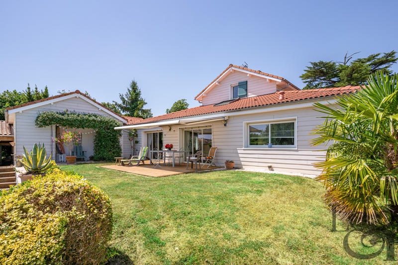 Maison - 196 m² - 5 pièces