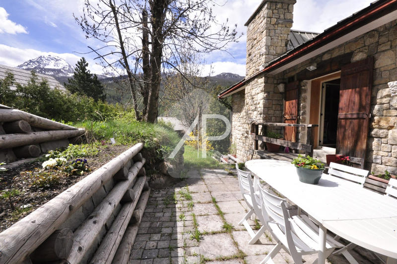 Maison - 251 m² - 10 pièces