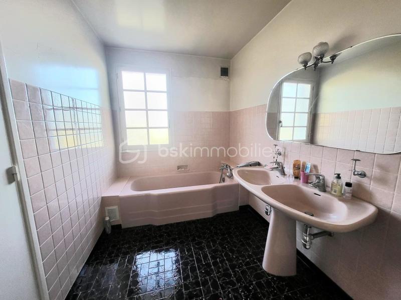 Maison - 264 m² - 15 pièces