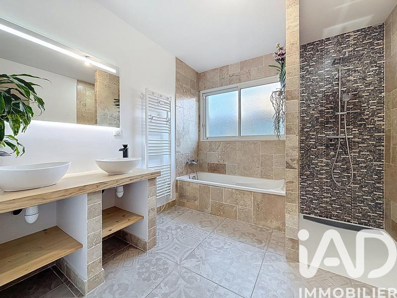 Maison - 200 m² - 8 pièces