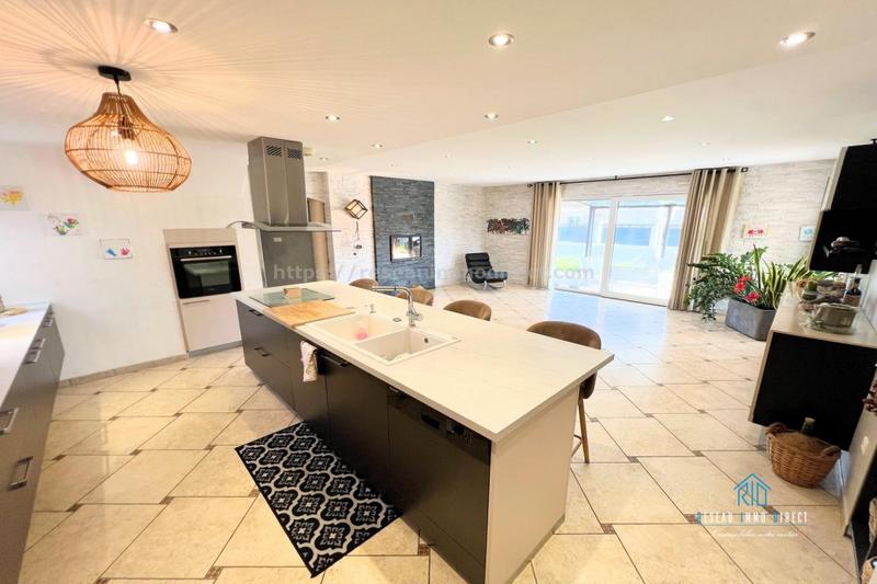 Maison traditionnelle - 170 m² - 6 pièces