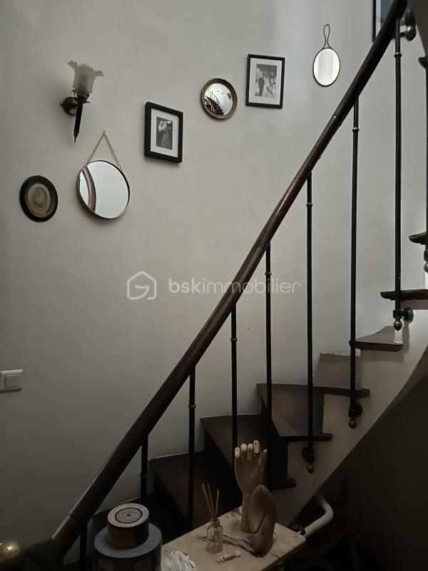 Demeure - 180 m² - 9 pièces