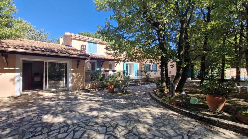 Maison - 202 m² - 6 pièces