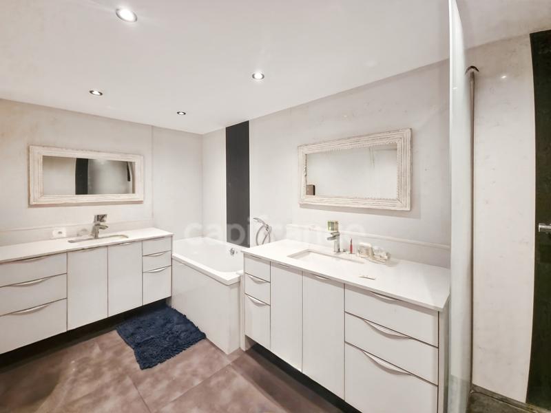 Immeuble - 210 m² - 6 pièces