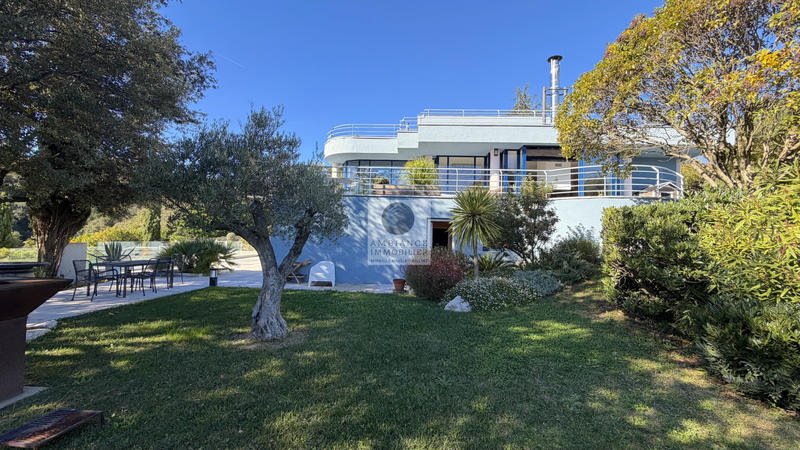 Maison - 258 m² - 7 pièces