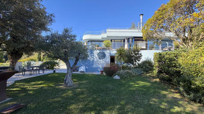 Maison - 258 m² - 7 pièces