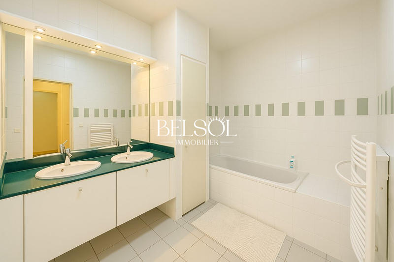 Appartement - 97 m² - 3 pièces